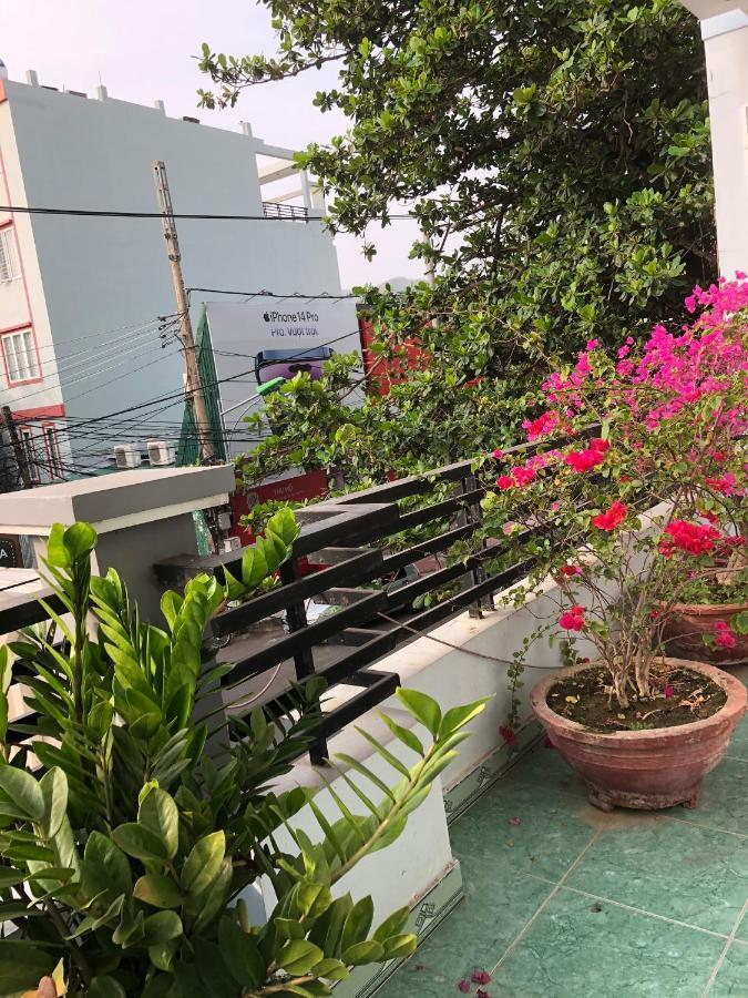 ホテル Khach San Phu Phuong ニャチャン エクステリア 写真