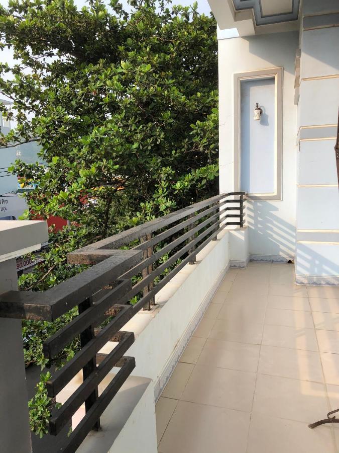 ホテル Khach San Phu Phuong ニャチャン エクステリア 写真